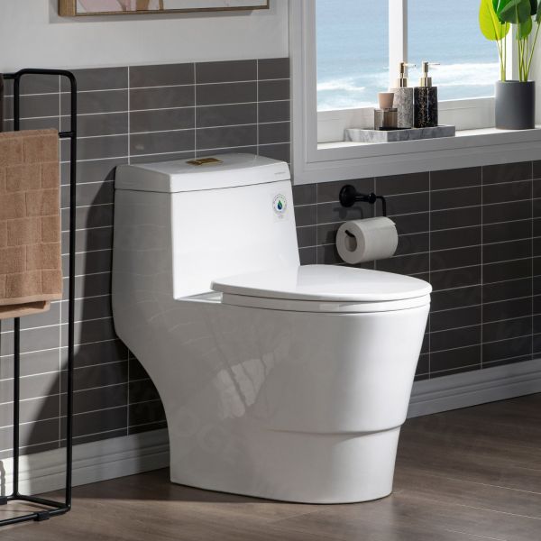 ᐅ Woodbridgee One Piece Toilet With Soft Closing Seat Chair Height 1 28 Gpf Dual Water Sensed 1000 Gram Map Flushing Score Brushed Gold On T0001 Bg White Woodbridge